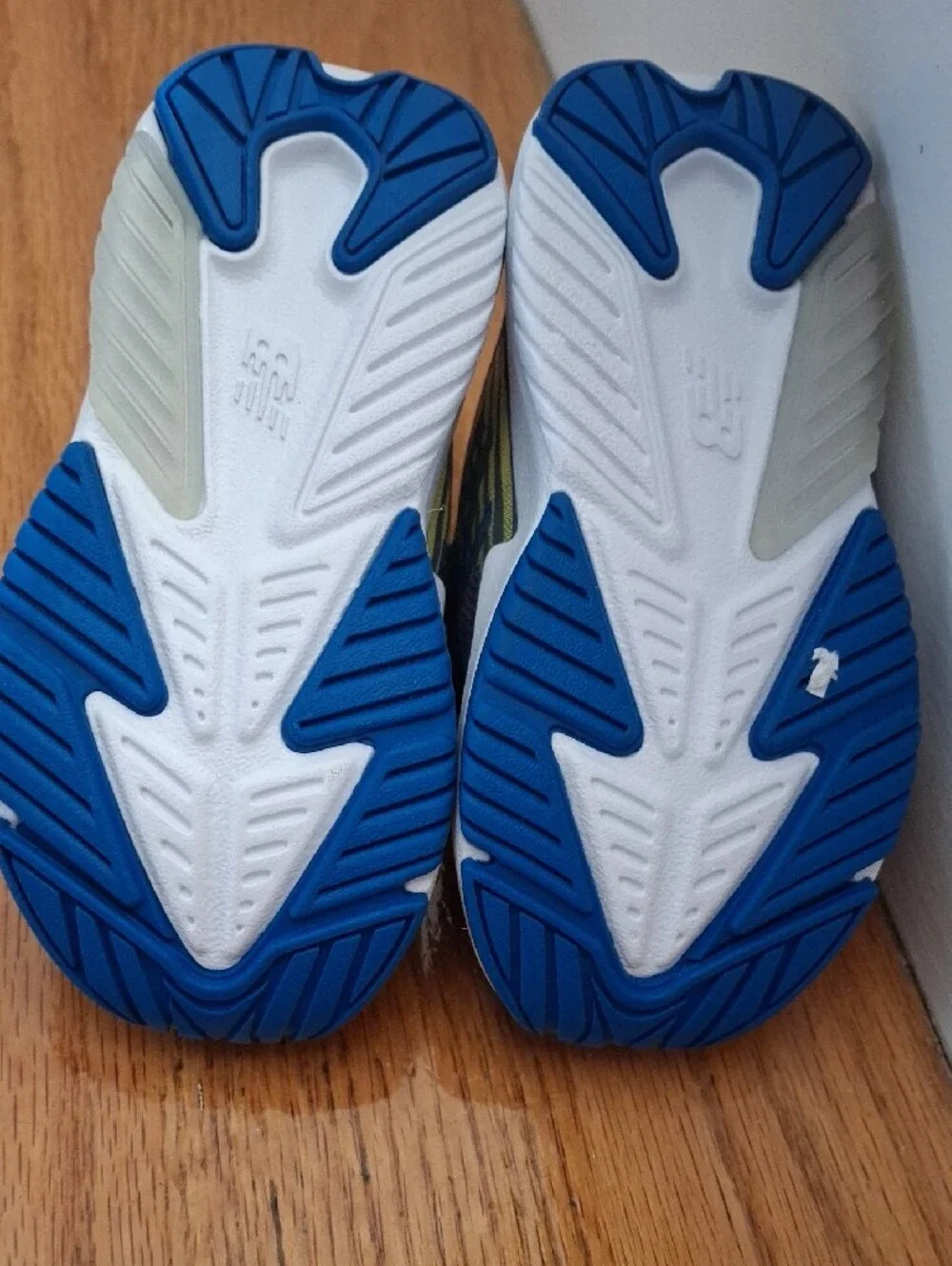 New Balance Rave Sneakers NEW